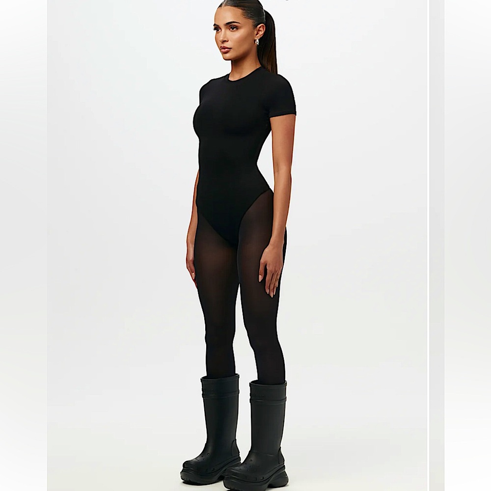 🎉HP🎉Naked Wardrobe Ribbed Bodysuit